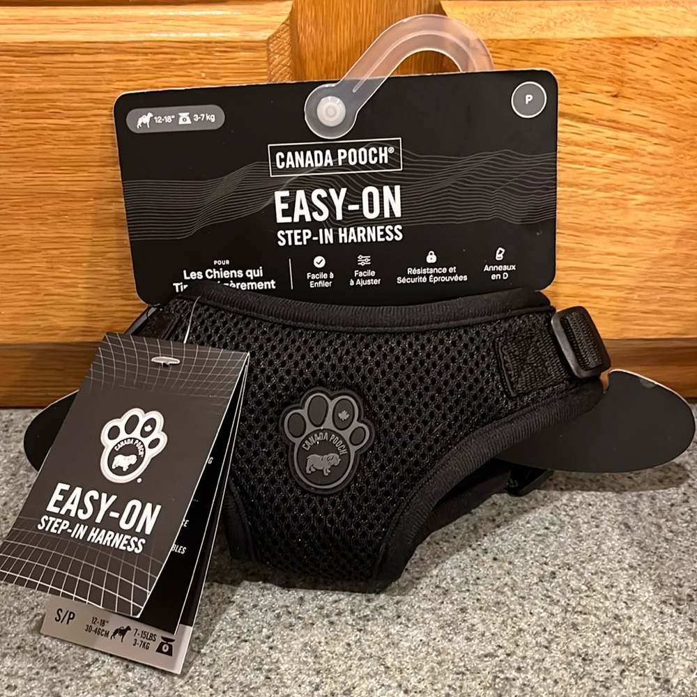 NWT Black,  Easy-on dog harness.  Size SMALL